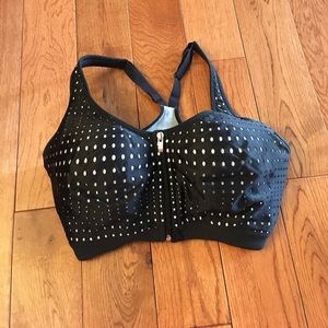 34DD front close sports bra