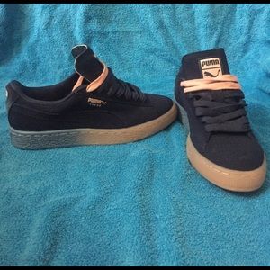 Navy blue/ baby pink pumas!