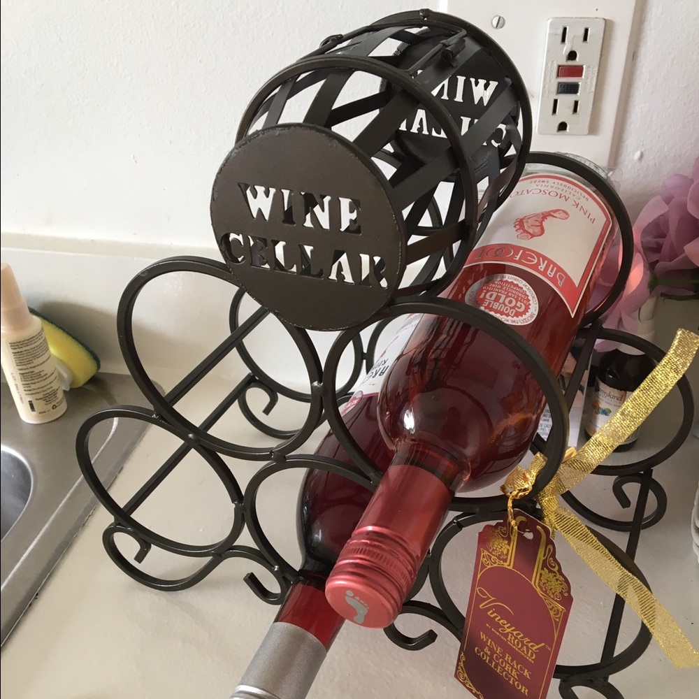 NWT Cute Ornate Wine Rack 🍷