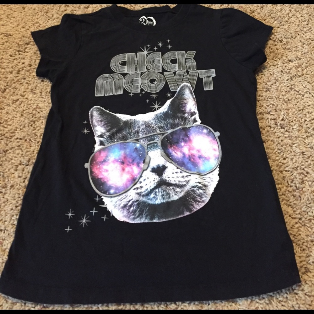 Girls large graphic t-shirt