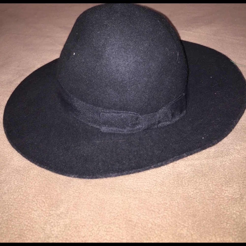 Black hat with bow