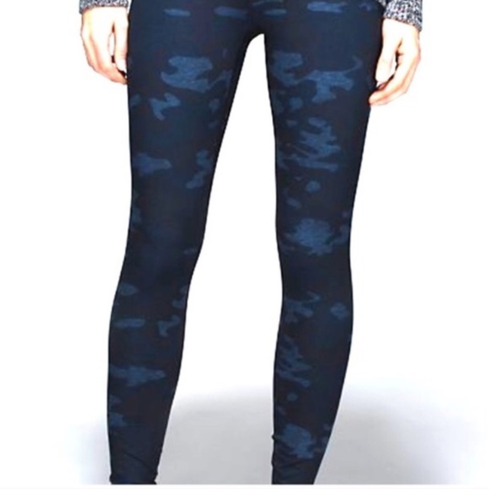 Looking for lululemon size 6 camo blue
