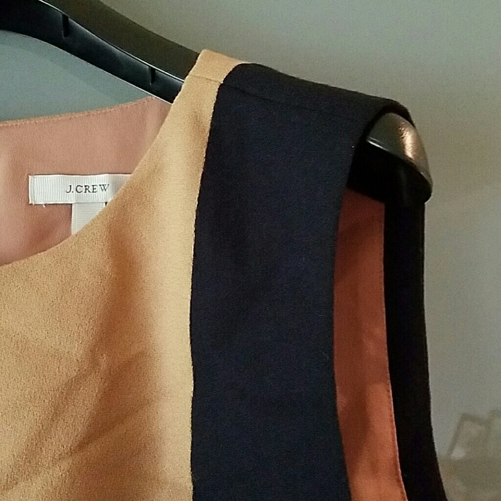 Sleeveless Top - Picture 2 of 5
