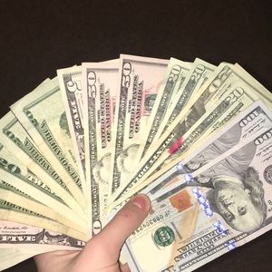 Meet your Posher, Caroline