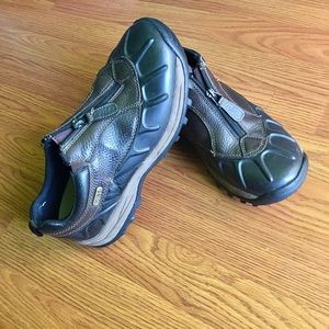 Totes Shoes