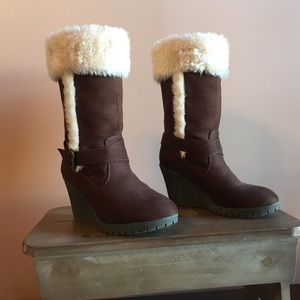 Fur lined American Eagle wedge boots