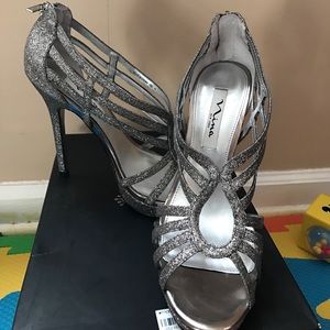 Nina New York charcoal heels