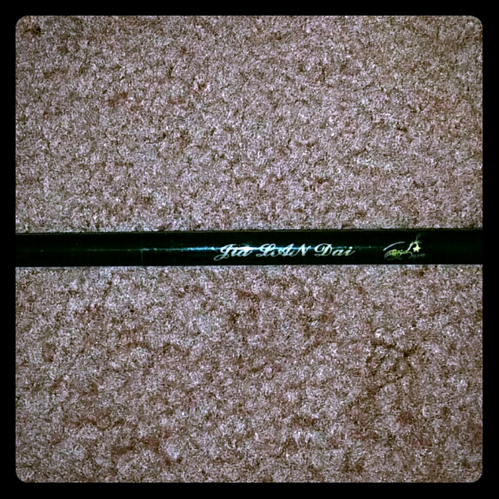 black pen eyeliner