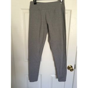 SOLD ❤️ Stripped Yoga pants