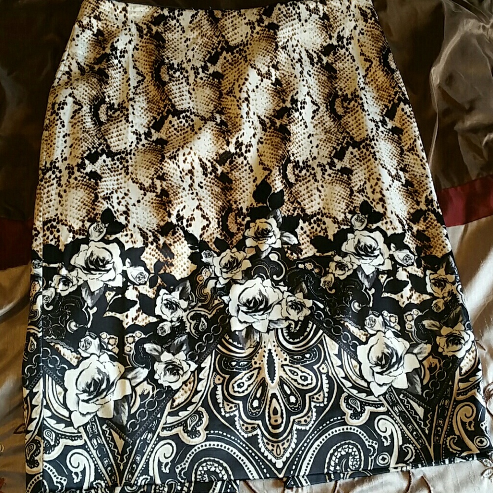 White House Black Market Skirt