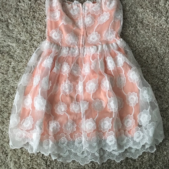 🌸 Sale!✨✨ Peach and white lace dress - Picture 2 of 7