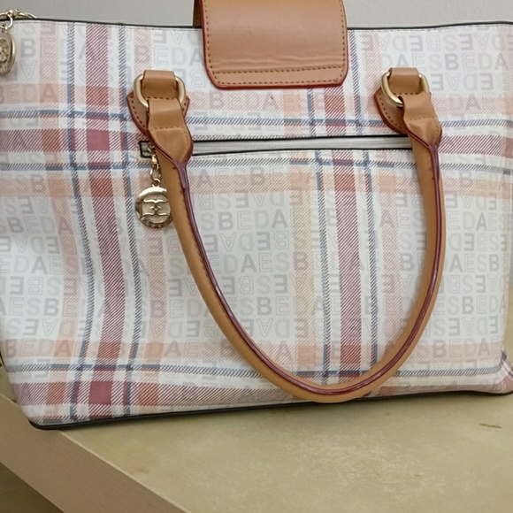 Handbag - Picture 3 of 4