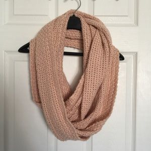 SOLD ❤️ Knit infinity scarf