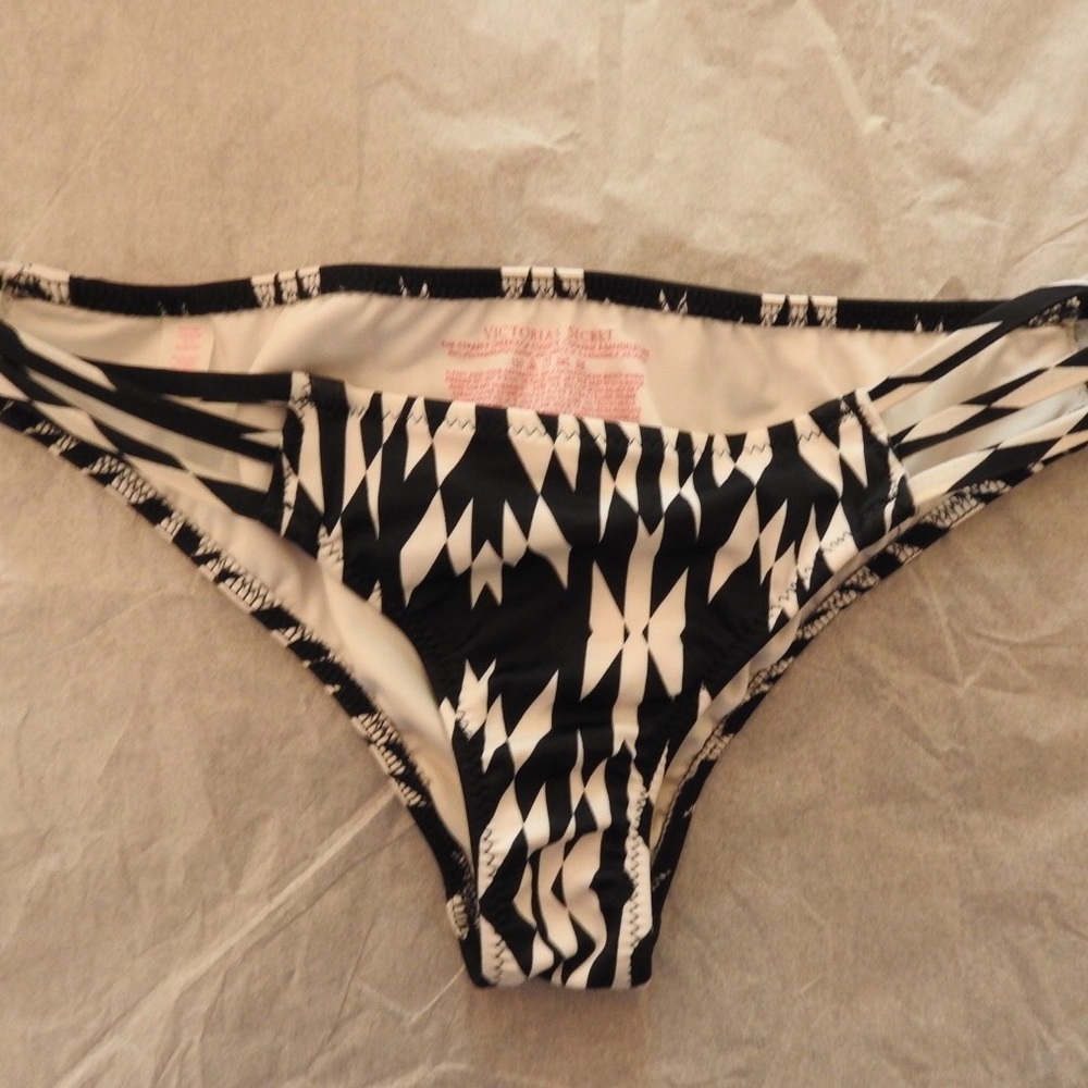 Victoria Secret Cheeky Bottoms👙