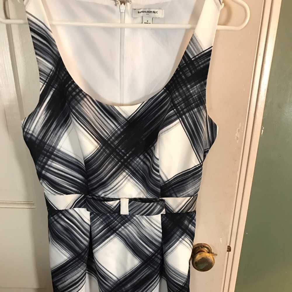 Structured sleeveless dress