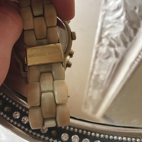 Michael Kors gold-tone stainless steel watch - Picture 3 of 3