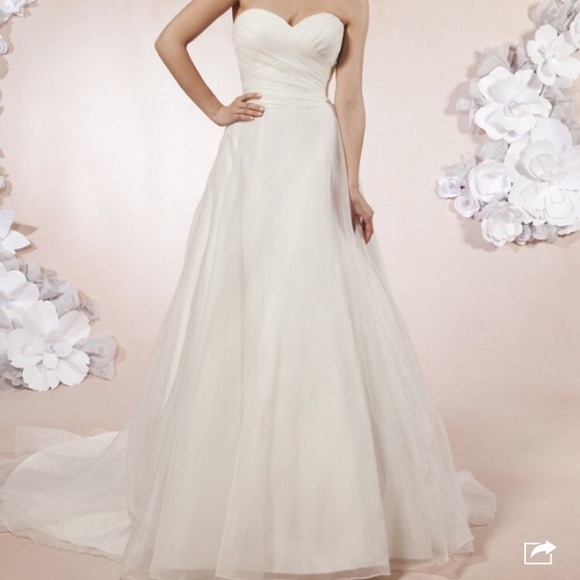 Dresses & Skirts - Brand New Organza Ivory Sweetheart Wedding dress!