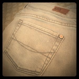 Bullhead light gray skinny jeans