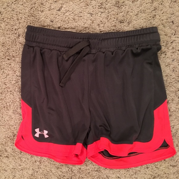 Under armor shorts Sz- Youth extra-large - Picture 1 of 3