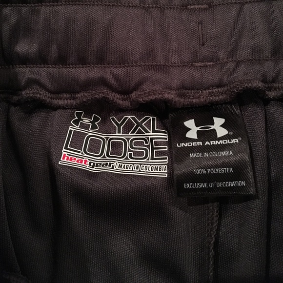 Under armor shorts Sz- Youth extra-large - Picture 3 of 3