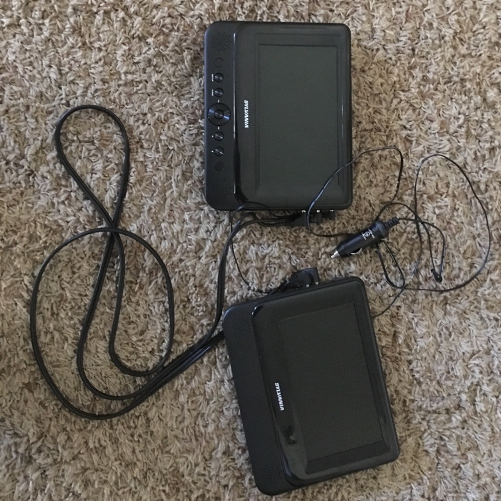 Dual car tv for the back of the headrests
