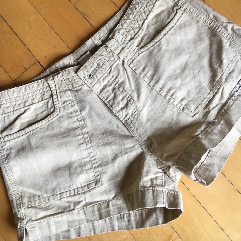 Lucky khaki shorts