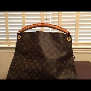 Authentic Louis Vuitton Artsy MM Monogram