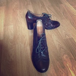 Super cute Frye Vintage Heels