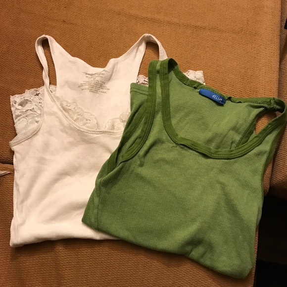 Lot of 7 shirts and 2 tanks - Picture 2 of 3