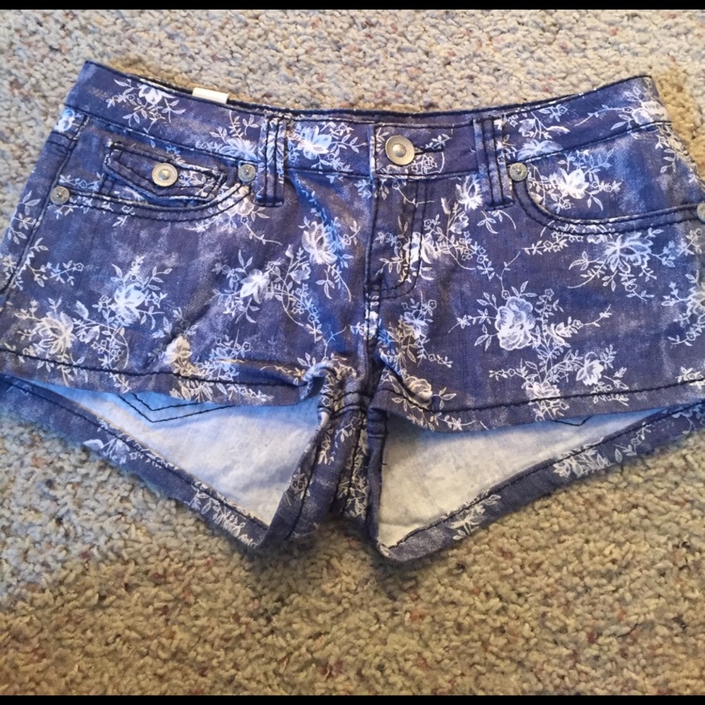 Floral pattern shorts