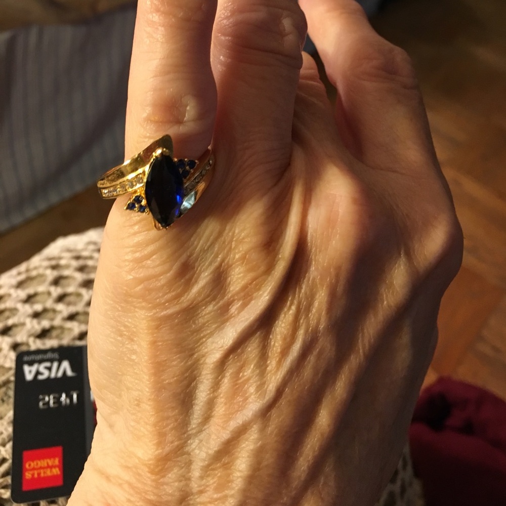 Sapphire ring in gold setting
