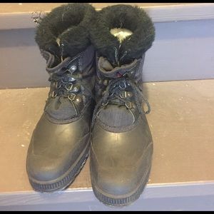 Sorel size 10 winter boots.