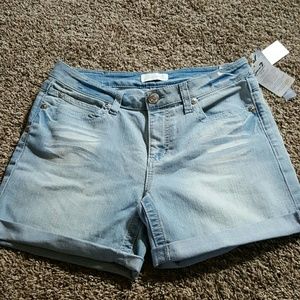 Seven7 Sexy Relaxed Fit Distressed Shorts- Size 6