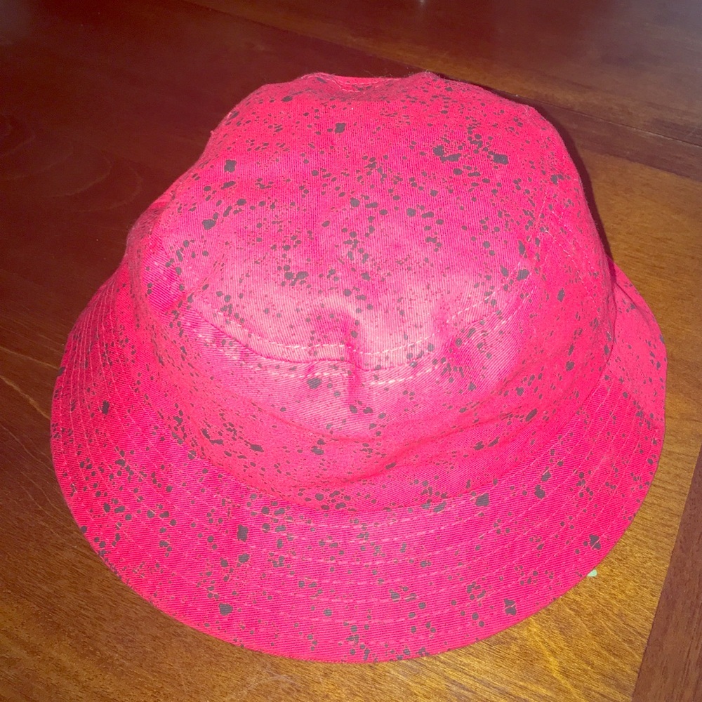Bucket hat