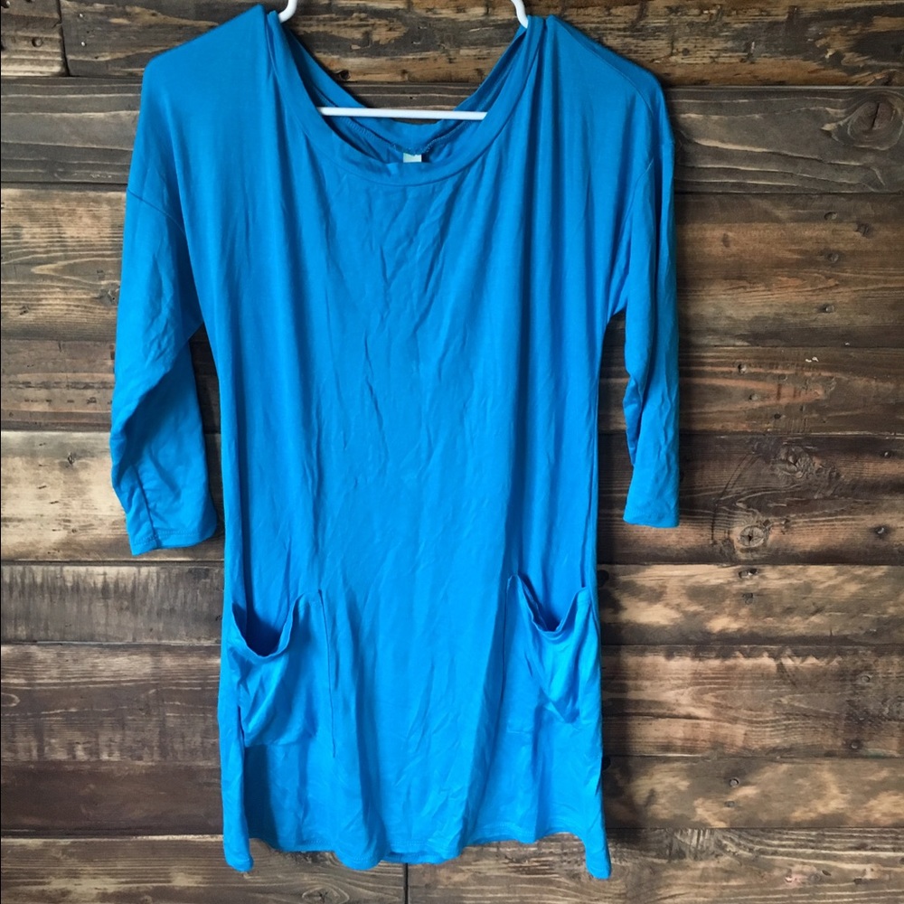 Emerald USA women's maternity blue top