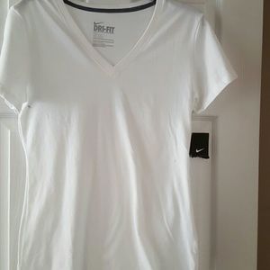 T-shirt athletic type, Nike. NWT