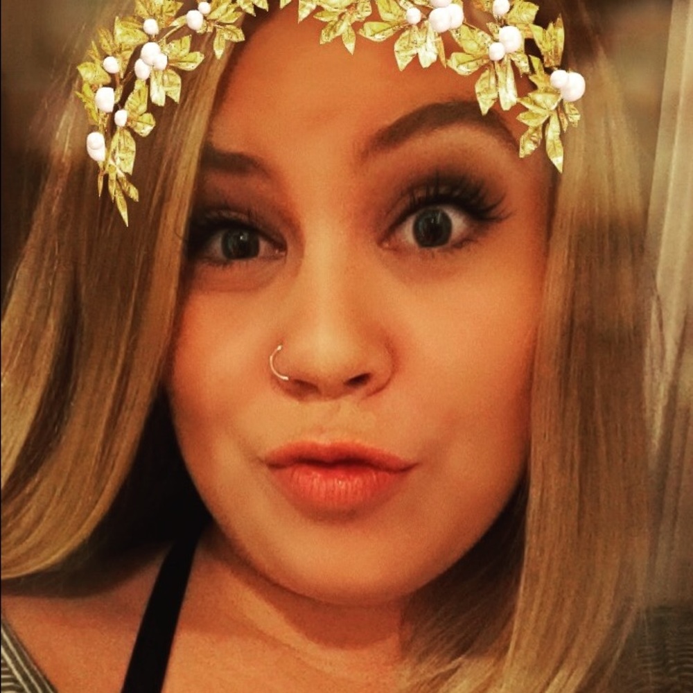 Meet your Posher, Chloe