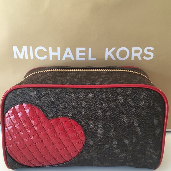 Michael Kors Handbags - 🆕MICHAEL KORS NEW ROOMY COSMETIC BAG 💯AUTHENTIC