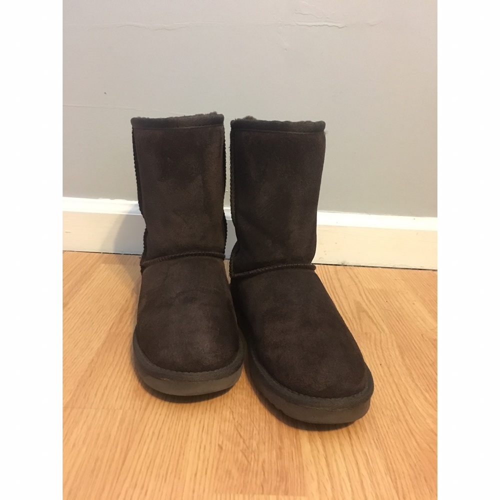 Winter boots, similar to uggs