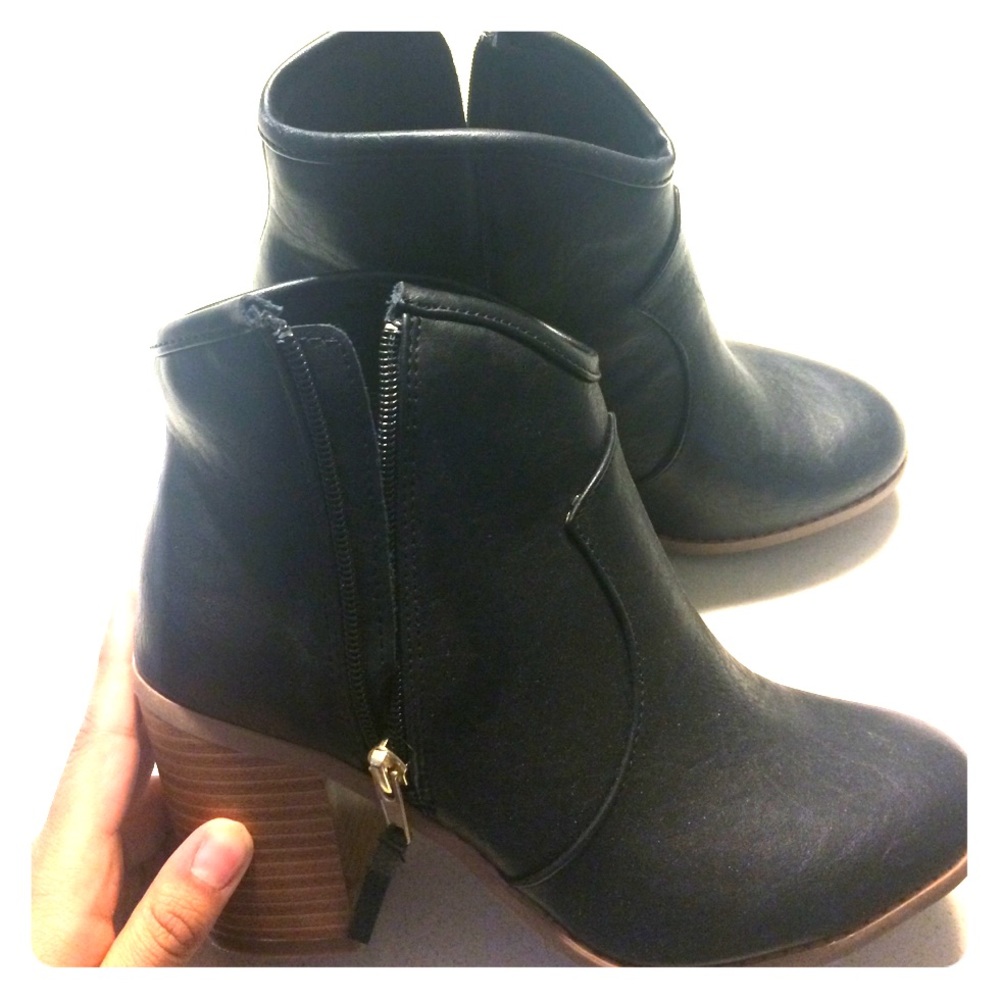 Maurices black booties