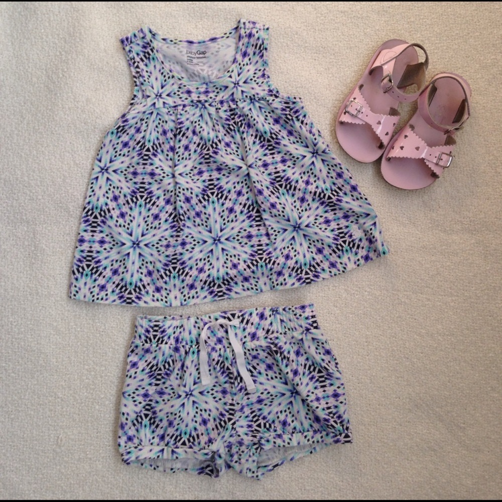 Baby gap outfit set. Size 3 toddler