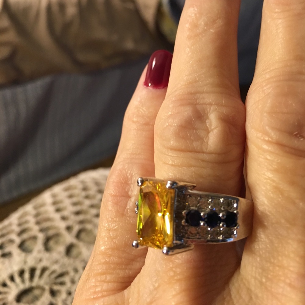 Yellow and sapphire ring in silver setting