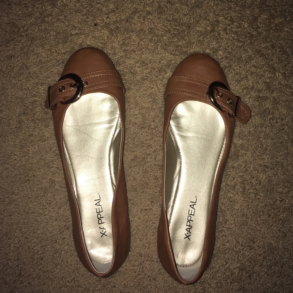 Super cute tan flats