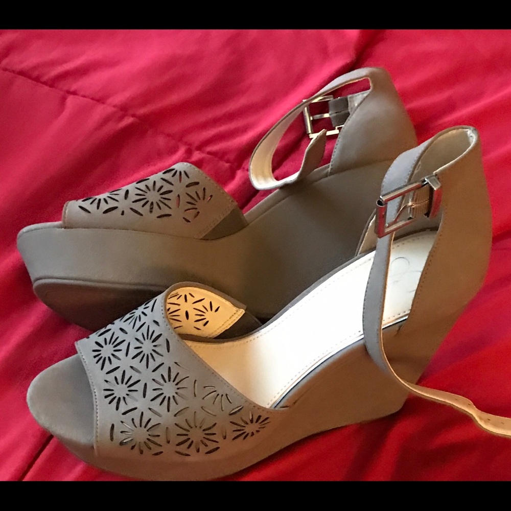 Tan wedges size 10