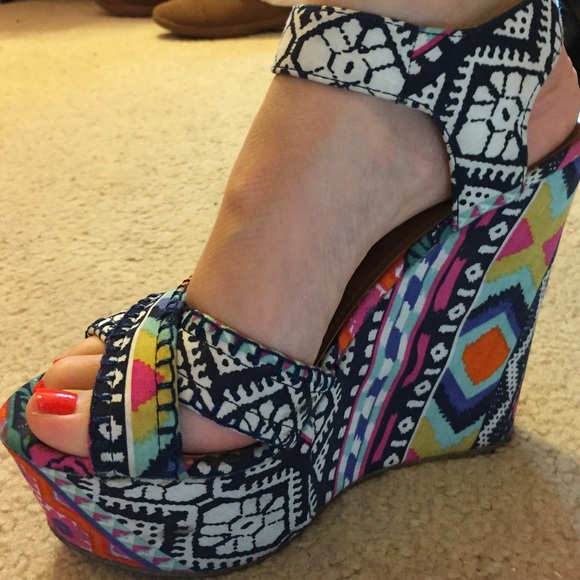 Steve Madden Shoes - Steve Madden multi color wedges