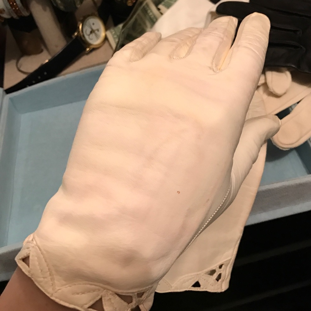 Vintage driving gloves