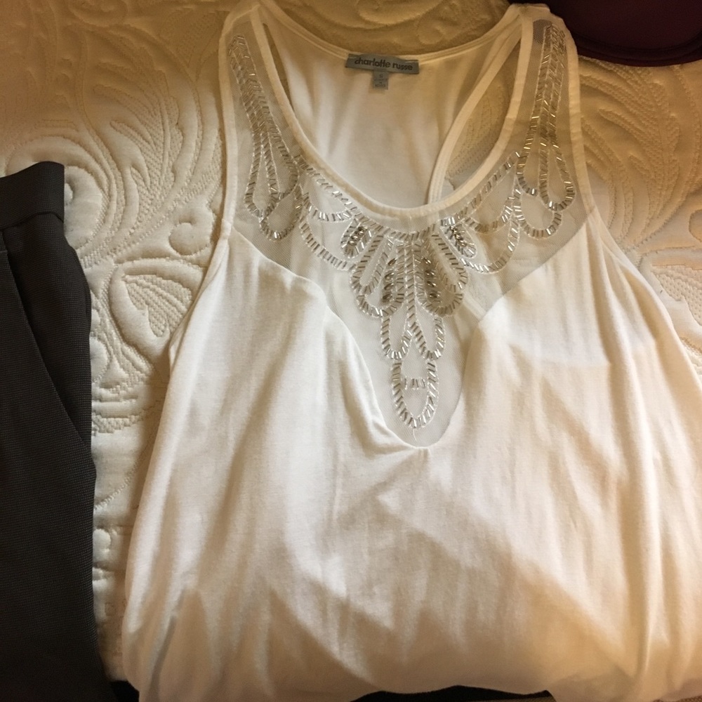 White dressy tank 🌸