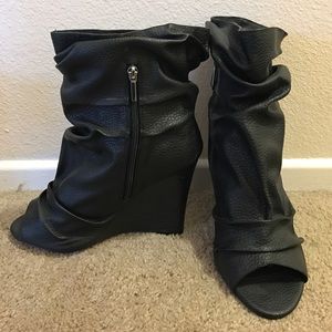 Torrid Black Peep Toe Scrunch Wedge - Size 11