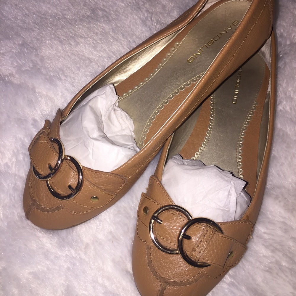 Bandolino tan, leather, classic flats.