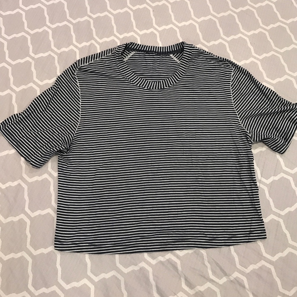 Lululemon Size 6 Black and White Striped Crop Top